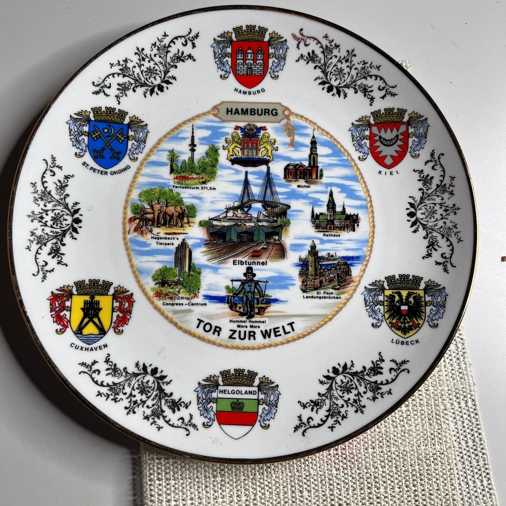 Vintage Hamburg Tor Zur Welt Souvenir Plate German Coats of Arms Decorative‎